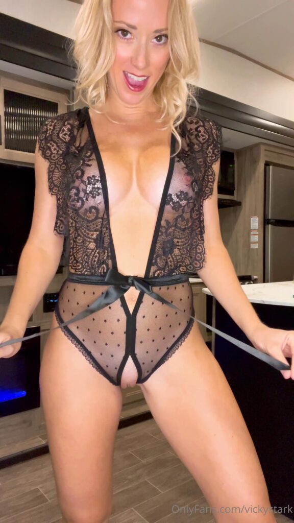 Vicky Stark – Pussy Black Outfits Try On Onlyfans Video Leaked